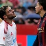 Isaac Romero se lamenta tras el penalti fallado ante el Levante, mientras el club le busca salida