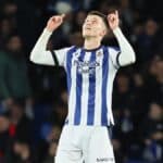 Beñat señala al cielo tras convertir un gol reivindicatorio con la Real Sociedad