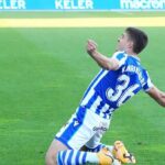 Jon Karrikaburu celebrando un gol, objetivo prioritario para la delantera del Real Zaragoza