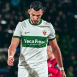 Rafa Mir, delantero del Elche cedido por el Sevilla, abandonando el juzgado tras su declaración por la presunta agresión sexual a una joven de 21 años en su domicilio de Bétera