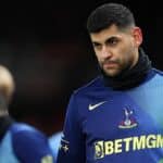 Cuti Romero con gesto serio en la previa de un partido con el Tottenham