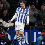 Mikel Oyarzabal celebrando un gol con la Real Sociedad en el estadio de Anoeta.