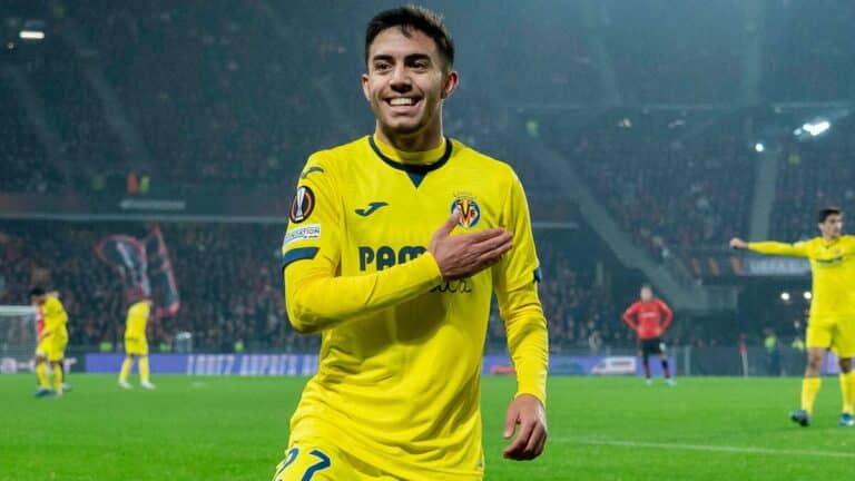 Illias Akhomach celebra un gol con el Villarreal, es pretendido por Getafe y Alavés en enero de 2026.