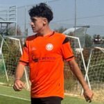 Andreas Pieri con la equipación de entrenamiento, nuevo refuerzo del Valencia CF procedente de Chipre.