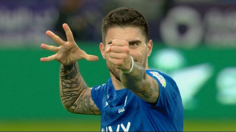 Rúben Neves celebrando un gol, descartado por el Real Madrid para el mercado de invierno.