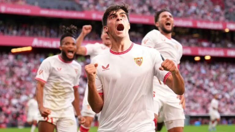 Juanlu, jugador del Sevilla FC, celebrando una acción durante un partido en el Ramón Sánchez-Pizjuán