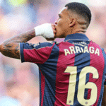 Kervin Arriaga en acción con el Levante UD durante un partido de Primera División.