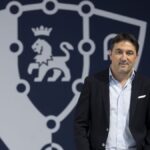 Braulio Vázquez en El Sadar mientras se define su continuidad hasta 2029