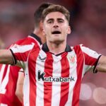 Robert Navarro celebrando un gol con el Athletic, analiza la participación en Champions y palpita el derbi