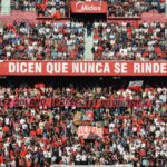 Grada del Ramón Sánchez-Pizjuán reflejando la tensión de la afición del Sevilla ante el riesgo de descenso.