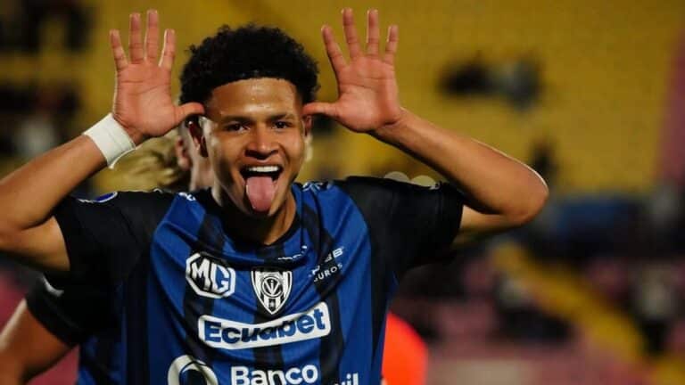 Patrik Mercado celebrando un gol con Independiente del Valle antes de su fichaje por el Sevilla.