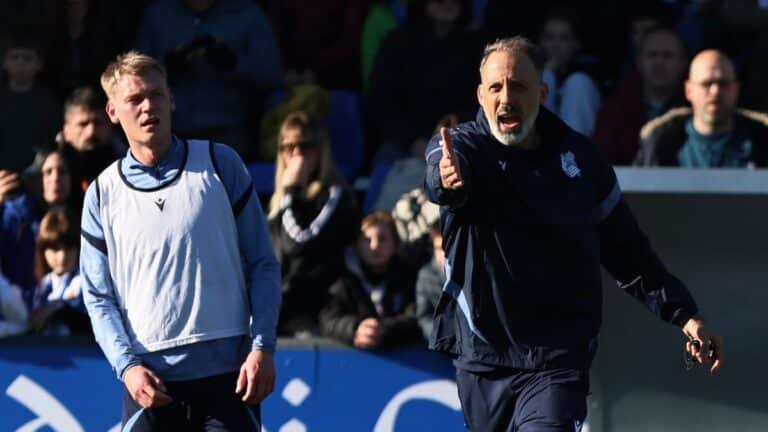 Pellegrino Matarazzo, entrenador de la Real Sociedad, dirigiendo un entrenamiento en Zubieta