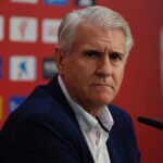 Antonio Cordón, director deportivo del Sevilla FC, durante la rueda de prensa en el estadio del Elche en 2026.