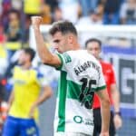 Álvaro Núñez celebra un gol del Elche. Valencia y Celta lo siguen de cerca
