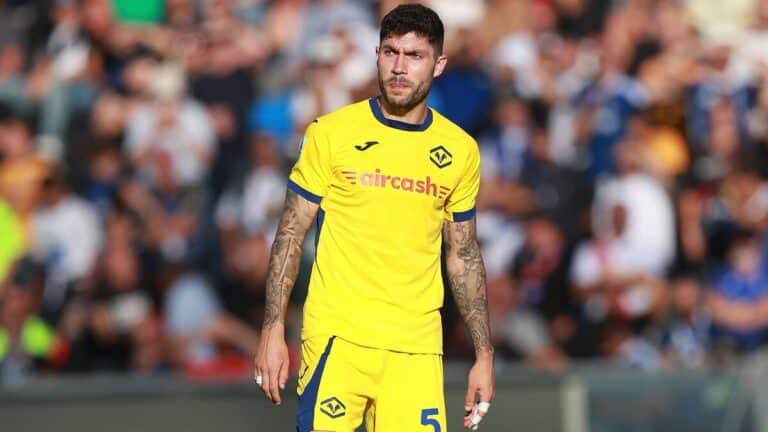 Unai Núñez durante un partido con el Hellas Verona antes de su posible fichaje por el Valencia