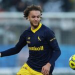 Yanis Massolin, centrocampista del Modena, durante un partido oficial en Italia.