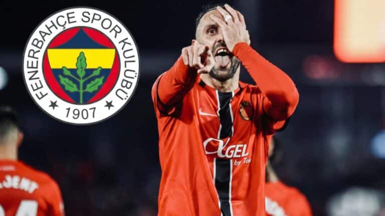 Vedat Muriqi celebrando un gol con el RCD Mallorca en el estadio Son Moix.