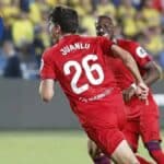 Juanlu Sánchez celebrando un gol con el Sevilla FC antes de su posible marcha al Nápoles.