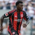 Aurélio Buta en acción con el Eintracht Frankfurt, posible refuerzo del Sevilla FC para el lateral derecho
