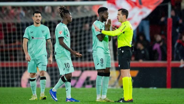 Guzmán Mansilla ante el reclamo de Iñaki y Nico Williams tras una de las polémicas expulsiones en Mallorca.