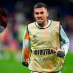 Dani Ceballos durante un calentamiento con el Real Madrid en el Santiago Bernabéu.