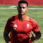 Loïc Williams, defensa del Granada CF, durante un partido en el Nuevo Los Cármenes.