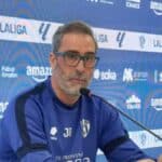 Jon Pérez Bolo, entrenador de la SD Huesca, durante la rueda de prensa previa al partido contra el Cádiz CF.