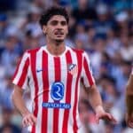 Johnny Cardoso durante un partido con el Atlético de Madrid, reflexionando sobre su futuro en 2026.