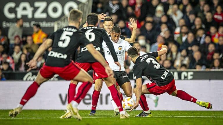 El Valencia CF y el Athletic Club en un partido de Copa del Rey en Mestalla