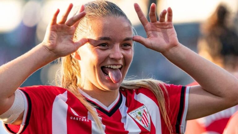Sara Ortega celebrando el gol de la victoria del Athletic Club ante el Real Madrid bajo la lluvia.