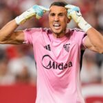 Odysseas Vlachodimos bajo los palos del Sevilla FC durante la temporada 2025-26, portero griego cedido por el Newcastle cuya continuidad negocia el club nervionense