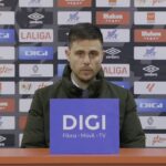 Alessio Lisci, entrenador de Osasuna, atendiendo a los medios tras la victoria ante el Rayo Vallecano.