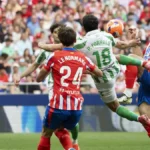 Jugadores del Real Betis durante un partido frente al Atlético de Madrid en el Metropolitano