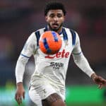 Ederson dos Santos, centrocampista del Atalanta, controlando un balón durante un partido de la Serie A.