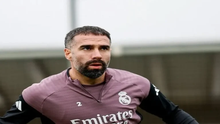 Dani Carvajal durante un entrenamiento del Real Madrid en Valdebebas bajo las órdenes de Arbeloa.
