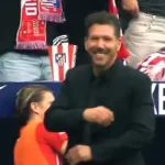 Diego Pablo Simeone celebra con euforia uno de los goles del Atlético de Madrid ante el FC Barcelona en el Metropolitano.
