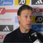 Matías Almeyda, entrenador del Sevilla FC, comparece en rueda de prensa ante los micrófonos de LaLiga tras su expulsión ante el Alavés.