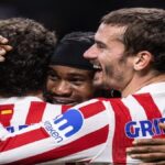 Jugadores del Atlético de Madrid celebrando uno de los goles ante el Club Brugge en el Metropolitano, con Griezmann visible en la imagen, durante el partido de playoffs de Champions League.