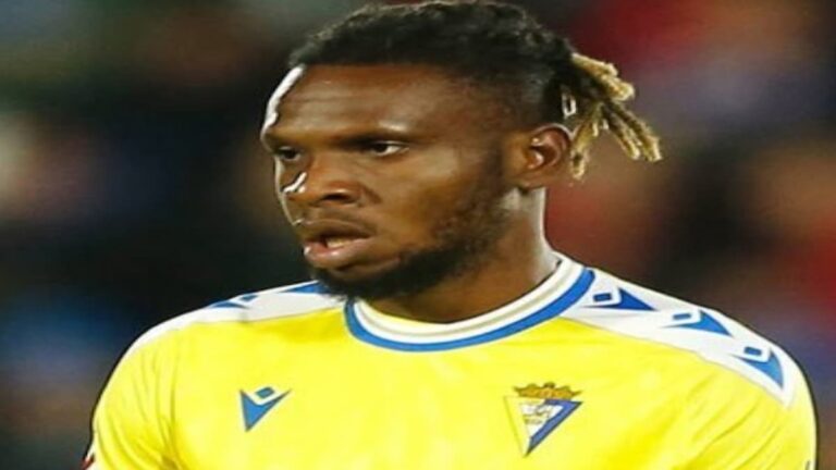 Rominigue Kouamé con la camiseta del Cádiz CF durante un partido de liga