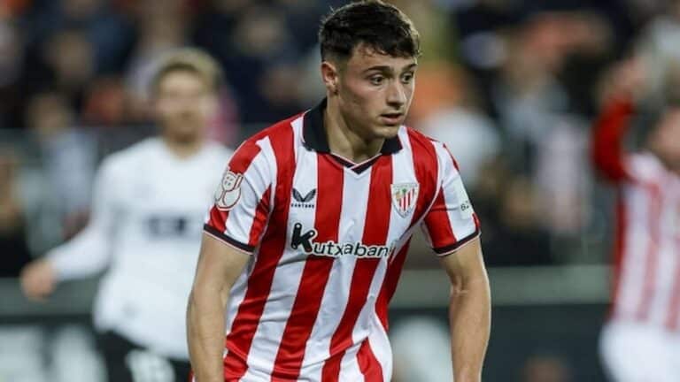 Iker Monreal con la camiseta del Athletic Club durante su debut en Mestalla ante el Valencia.