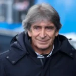 Manuel Pellegrini, entrenador del Real Betis, con gesto de satisfacción durante el partido contra el Atlético de Madrid