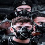 Fotomontaje de los jugadores del Real Madrid, incluyendo a Fran García y Fede Valverde, utilizando las máscaras de hipoxia de Antonio Pintus en Valdebebas