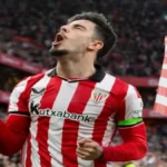 Nico Serrano celebrando con euforia en San Mamés tras su gran actuación frente al Levante.