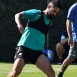 Isco Alarcón durante un entrenamiento con el Real Betis antes de su lesión, sin fecha confirmada para su regreso al césped