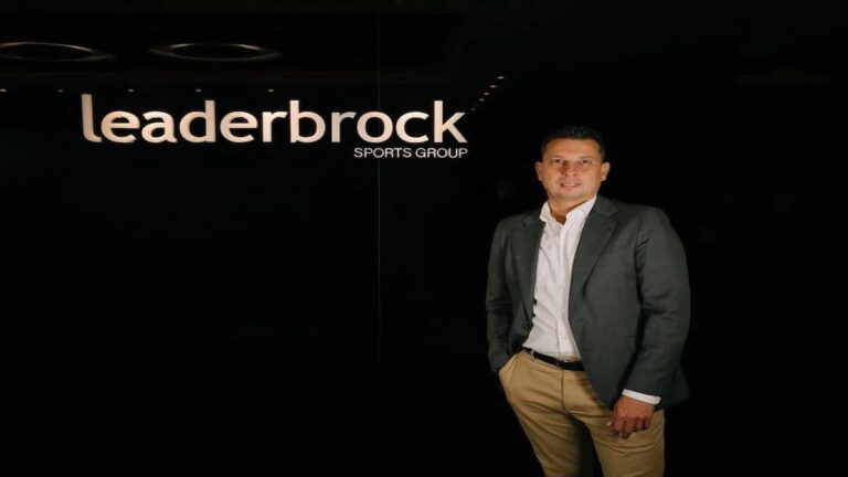 Logo de Leaderbrock Sports Group y uno de sus representantes, agencia líder en el FC Barcelona y LaLiga.