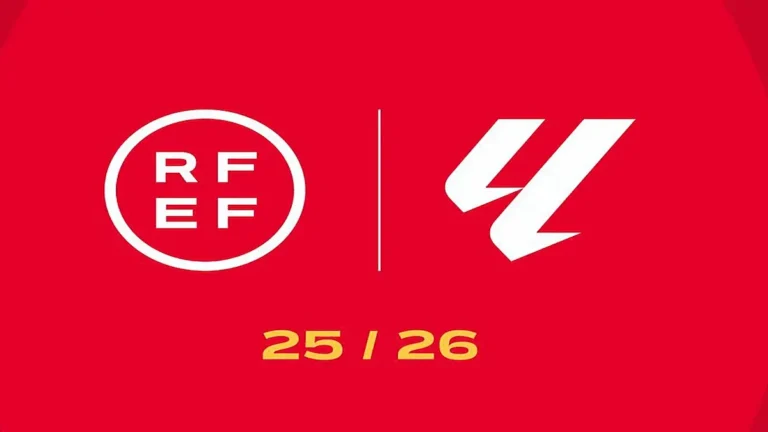 Logotipos de la Real Federación Española de Fútbol y LaLiga sobre fondo rojo con el texto 25/26.