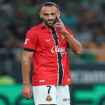 Vedat Muriqi, delantero del RCD Mallorca, celebra un gol durante el partido contra el Sevilla FC en Son Moix.