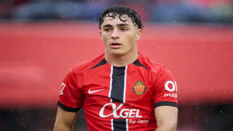 Jan Virgili con la camiseta del RCD Mallorca durante un partido de LALIGA EA Sports