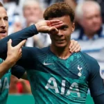Dele Alli celebrando un gol con Harry Kane durante su etapa en el Tottenham Hotspur.