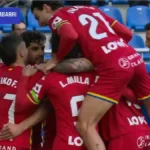 Jugadores del Getafe CF celebrando en grupo el gol de Mauro Arambarri ante el Deportivo Alavés en Mendizorroza